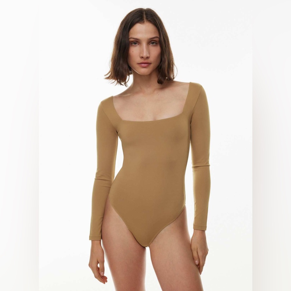 Aritzia Babaton Tan Contour Squareneck Longsleeve Bodysuit size Small